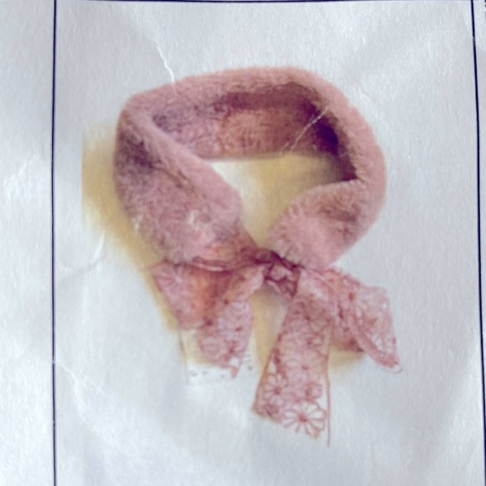 Anthropologie-Collar Roffe Pink Fur Lace Tie